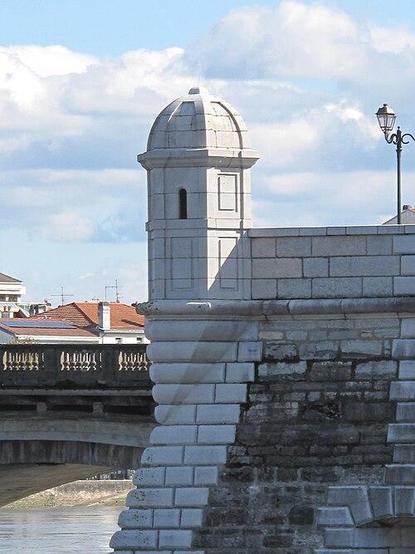 Ancien fort du Réduit de la place-forte de Bayonne à #Bayonne (#PyrénéesAtlantiques) Les parties subsistantes et le sol d'assiette (cad. BZ 143) : inscription par arrêté du 27 mai 2013.
Suite 👉 https://monumentum.fr/monument-historique/pa64000080/bayonne-ancien-fort-du-reduit-de-la-place-forte-de-bayonne
#Patrimoine #MonumentHistorique
Photo CC-BY-SA 4.0 : Tangopaso