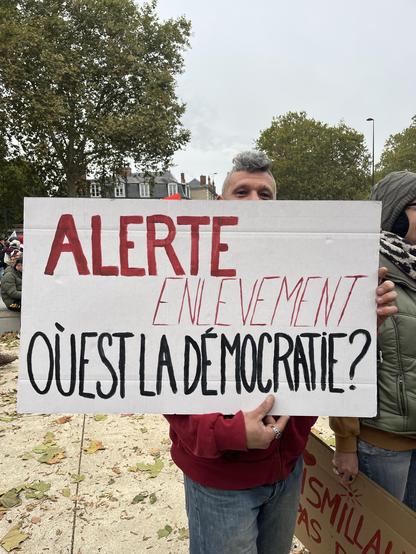 pancarte alerte événement où est la démocratie