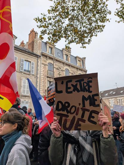 Pancarte l'extrême droite tue